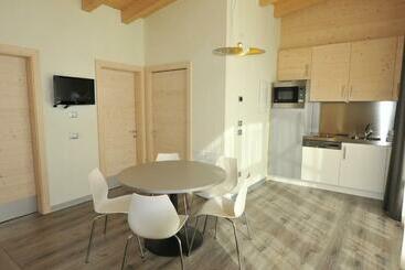 אתר נופש Bungalows Chalets Lago Di Molveno