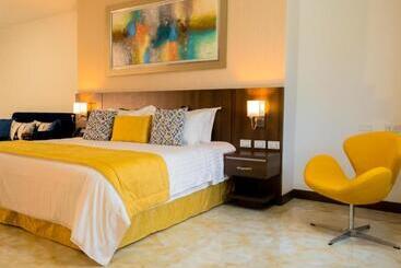 هتل Royal Elim International