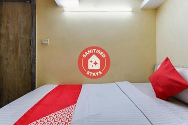 Hotel Oyo 76795 A One Guest House