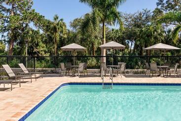 فندق Fairfield By Marriott Inn & Suites Bonita Springs