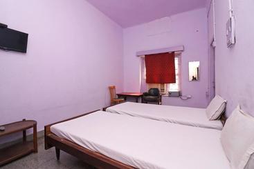 هتل Spot On 45721 Mahabir Guest Inn