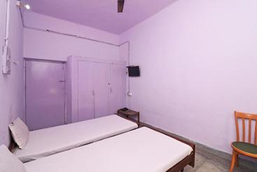 هتل Spot On 45721 Mahabir Guest Inn