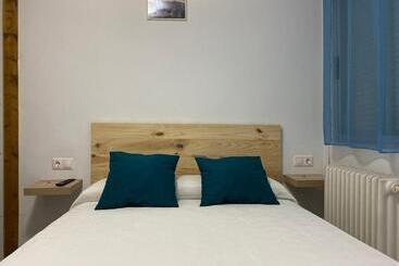 پانسیون Hostal Grimaldos