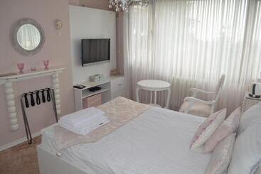 هتل Parla Viens Suites