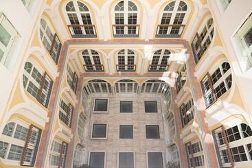 هتل Petit Palace Plaza Malaga