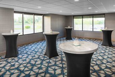هتل Doubletree By Hilton Ann Arbor North