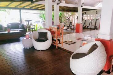 Hotel Karinthip Village