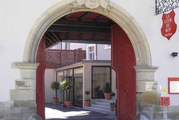 هتل La Cour Du Roy