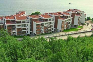 هتل Messambria Beach Apartments
