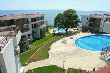 هتل Messambria Beach Apartments