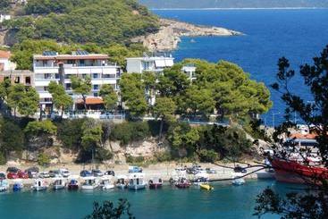 هتل Kavos
