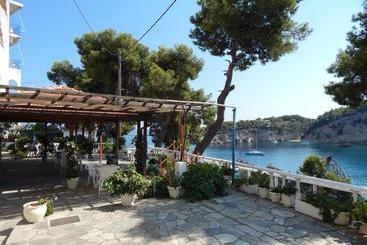 هتل Kavos