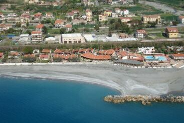 هتل Trevi Village