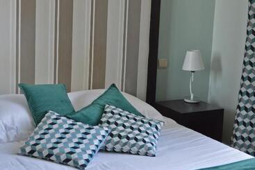 ホテル Château De La Pomarède