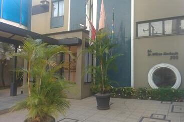 فندق Machado´s Plaza