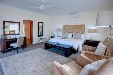 ホテル African Oceans Manor On The Beach