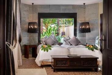 Royal Garden Villas, Luxury