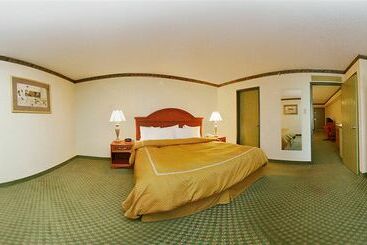 هتل Comfort Suites University