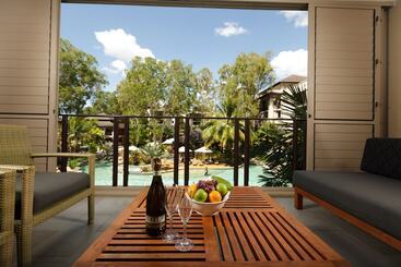 Pullman Palm Cove Sea Temple Resort & Spa
