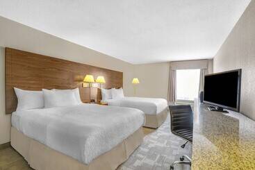 هتل Days Inn By Wyndham Red Deer