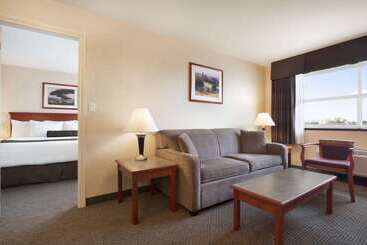 ホテル Days Inn & Suites By Wyndham Langley