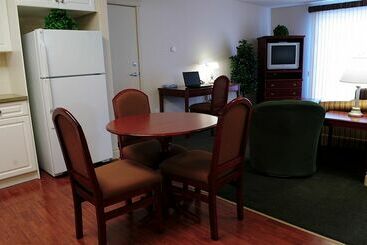 هتل Inuvik Capital Suites