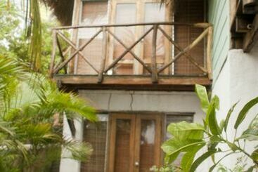 هتل Los Cobanos Village Lodge