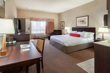 בית מלון כפרי Ramada By Wyndham Camrose