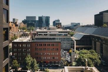 فندق Le Dauphin Montreal Centreville