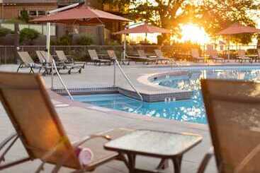 בית מלון כפרי The Cove Lakeside Resort