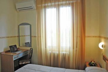 هتل Albergo Degli Amici