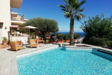 هتل Residence Santa Barbara