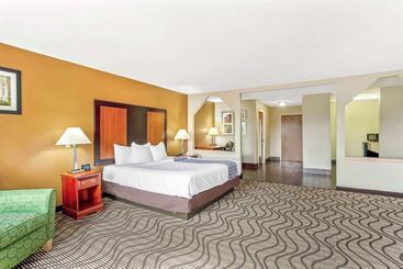 Отель Baymont By Wyndham Moss Point