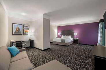 هتل La Quinta By Wyndham Latham Albany Airport