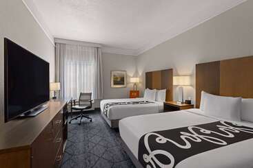 هتل La Quinta Inn And Suites By Wyndham At Watiki Waterpark