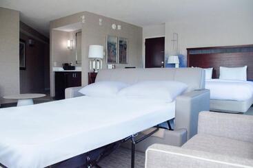 هتل Minneapolis Marriott West