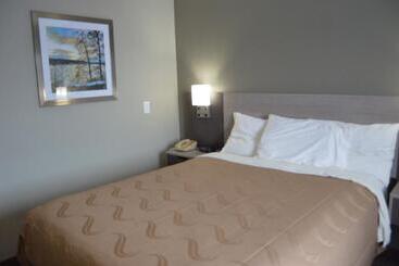 ホテル Quality Inn & Suites Grove Cityoutlet Mall