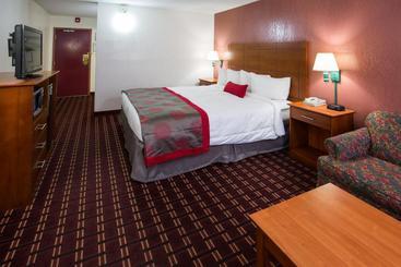 هتل Ramada By Wyndham Medford  & Conference Center