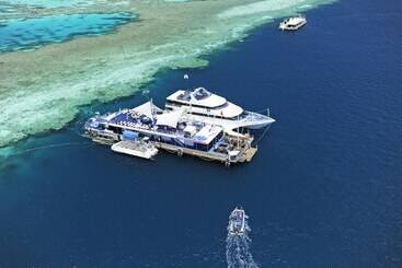 هتل Reef View