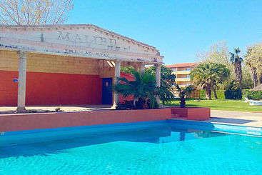 استراحتگاه Malibu Village