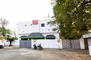 酒店 Spot On Nag497 New Satyam Lodging