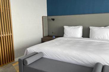 هتل Holiday Inn Express Ulanqab Jining