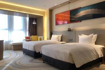 هتل Holiday Inn Express Ulanqab Jining