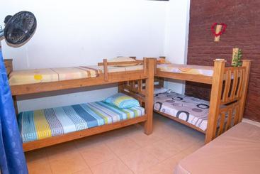 پانسیون Hostal Buena Vida