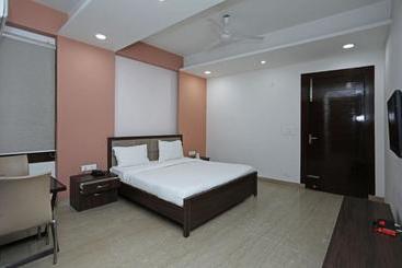 هتل Spot On 74614  Radhika Palace