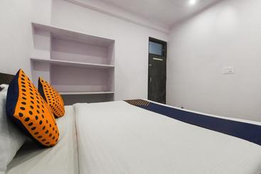 هتل Spot On 74614  Radhika Palace