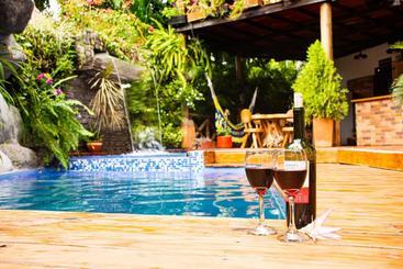 هتل Hostal Antawara Tayrona