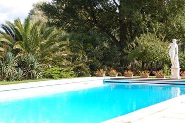 فندق Hôtel Du Château De Quinéville