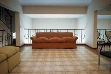 هتل Plaza De Las Aljabas