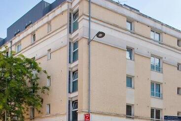 公寓 Séjours & Affaires Reims Clairmarais